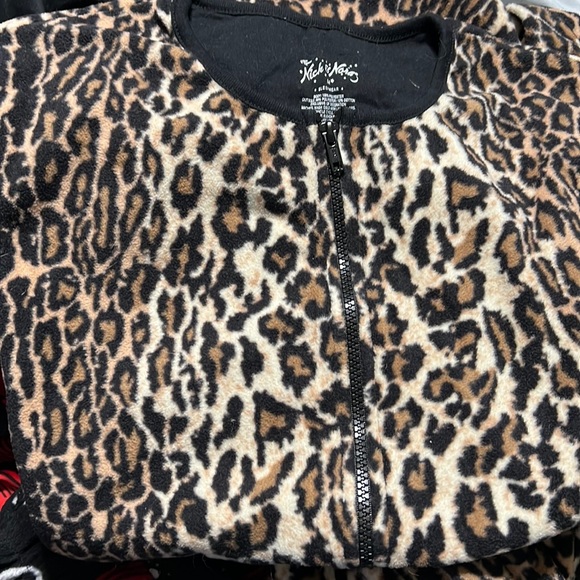 Leopard footed pajamas - Picture 1 of 1